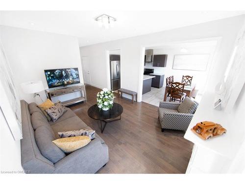 804 Glenbrook Avenue, Burlington, ON - Indoor Photo Showing Living Room