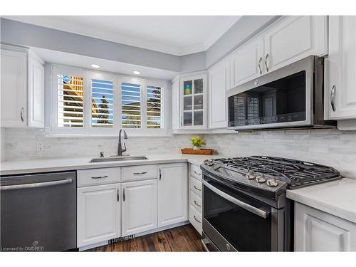 52 Farmington Drive, Brampton, ON - Indoor Photo Showing Kitchen With Upgraded Kitchen
