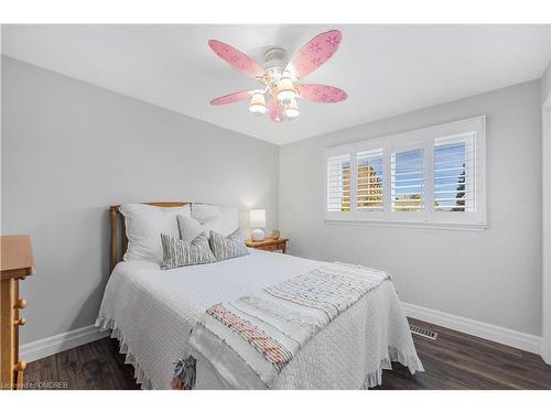 52 Farmington Drive, Brampton, ON - Indoor Photo Showing Bedroom