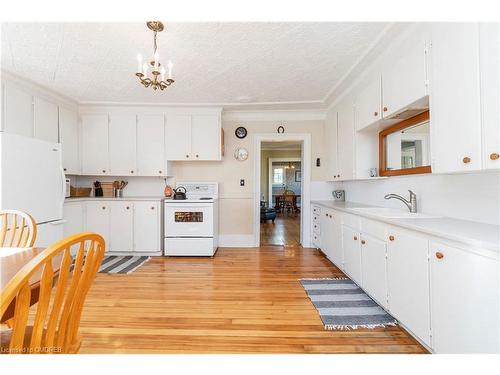 1581 Concession 2 Road, Niagara-On-The-Lake, ON - Indoor Photo Showing Kitchen