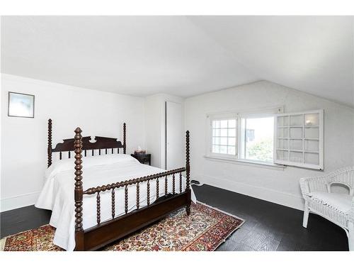 1581 Concession 2 Road, Niagara-On-The-Lake, ON - Indoor Photo Showing Bedroom