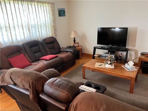 58 Onslow Court, Oakville, ON - Indoor Photo Showing Living Room