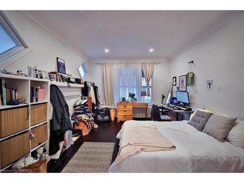 8 Nightingale Street, Hamilton, ON - Indoor Photo Showing Bedroom