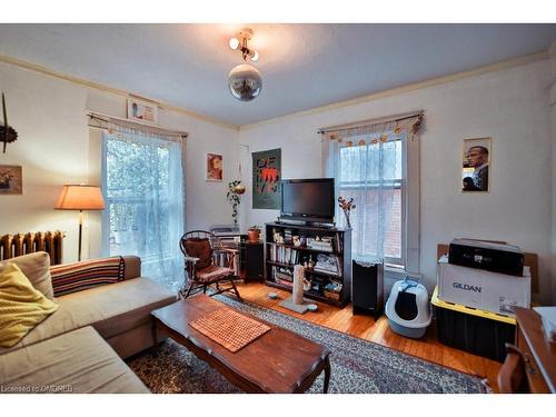 8 Nightingale Street, Hamilton, ON - Indoor Photo Showing Living Room
