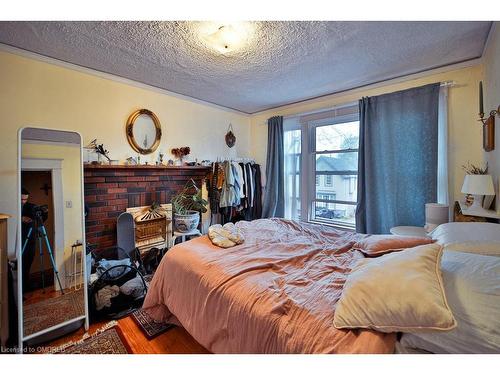 8 Nightingale Street, Hamilton, ON - Indoor Photo Showing Bedroom