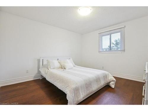 22 Daffodil Crescent, Ancaster, ON - Indoor Photo Showing Bedroom