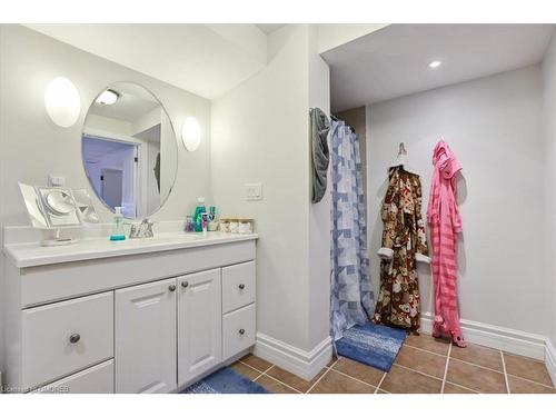 22 Daffodil Crescent, Ancaster, ON - Indoor Photo Showing Bathroom