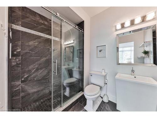 2032 Lakeshore Road W, Mississauga, ON - Indoor Photo Showing Bathroom