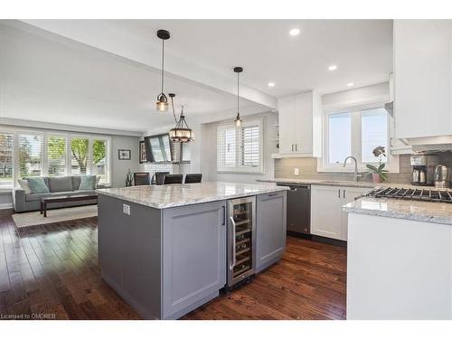 657 Geneva Park Drive, Burlington, ON - Indoor Photo Showing Kitchen With Upgraded Kitchen