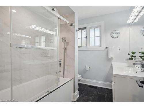 657 Geneva Park Drive, Burlington, ON - Indoor Photo Showing Bathroom