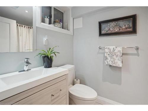 657 Geneva Park Drive, Burlington, ON - Indoor Photo Showing Bathroom