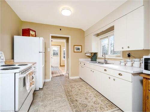 21346 Shaws Creek Road, Caledon, ON - Indoor Photo Showing Kitchen With Double Sink
