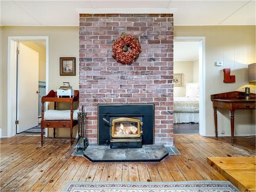 21346 Shaws Creek Road, Caledon, ON - Indoor Photo Showing Living Room With Fireplace