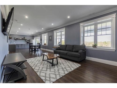 5583 Third Line, Erin, ON - Indoor Photo Showing Living Room