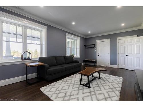 5583 Third Line, Erin, ON - Indoor Photo Showing Living Room