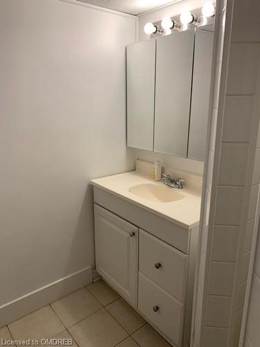 84 Emerson Street, Hamilton, ON - Indoor Photo Showing Bathroom
