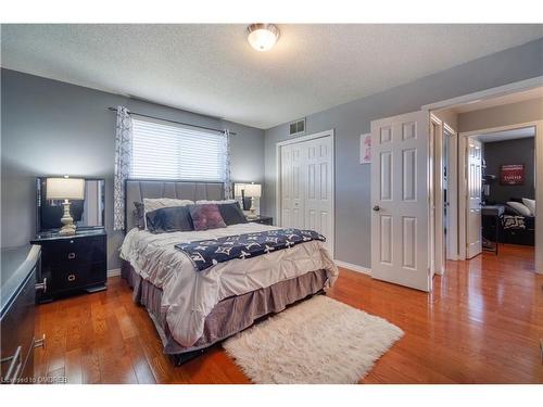166 Merrilee Crescent, Hamilton, ON - Indoor Photo Showing Bedroom