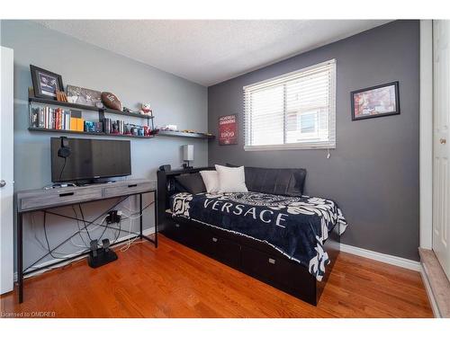 166 Merrilee Crescent, Hamilton, ON - Indoor Photo Showing Bedroom