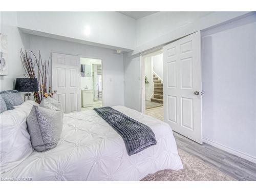 110 Gledhill Crescent, Hamilton, ON - Indoor Photo Showing Bedroom