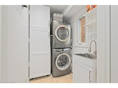 34 Hepburn Crescent, Halton Hills, ON - Indoor Photo Showing Laundry Room