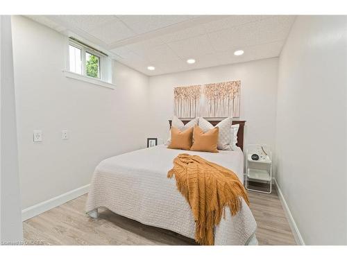 34 Hepburn Crescent, Halton Hills, ON - Indoor Photo Showing Bedroom