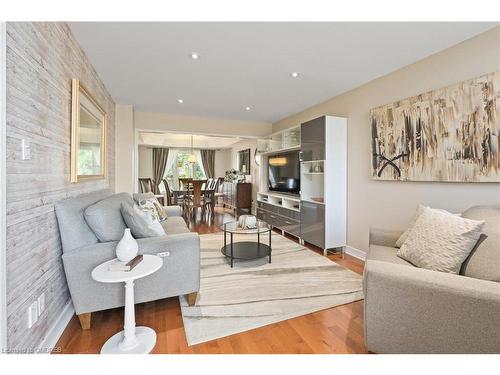 34 Hepburn Crescent, Halton Hills, ON - Indoor Photo Showing Living Room
