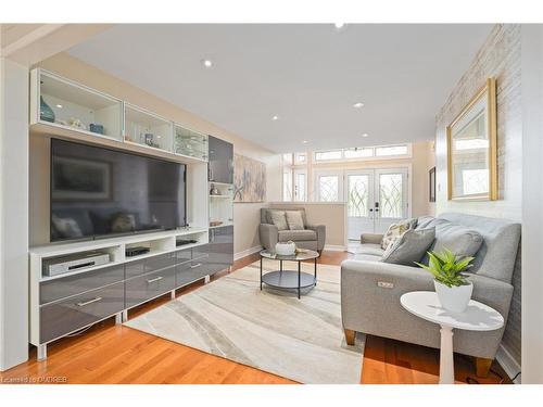 34 Hepburn Crescent, Halton Hills, ON - Indoor Photo Showing Living Room