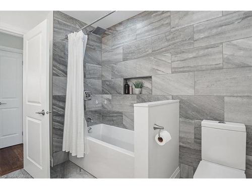 715 Drury Lane, Burlington, ON - Indoor Photo Showing Bathroom
