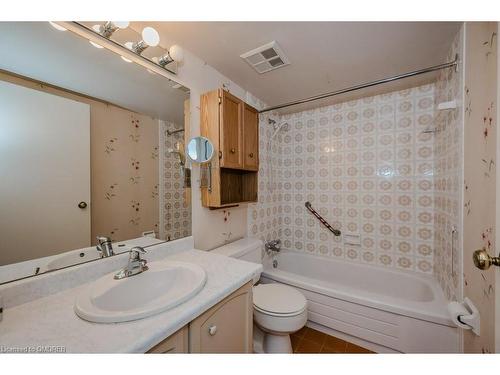 306-2175 Marine Drive, Oakville, ON - Indoor Photo Showing Bathroom