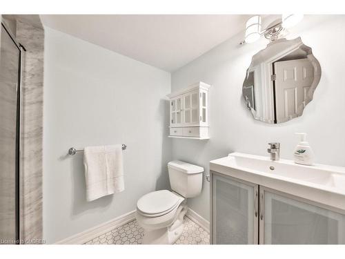 1567 Steveles Crescent, Mississauga, ON - Indoor Photo Showing Bathroom