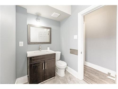 140 Gage Avenue N, Hamilton, ON - Indoor Photo Showing Bathroom