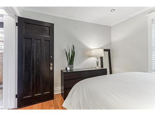 26 Houghton Avenue N, Hamilton, ON - Indoor Photo Showing Bedroom