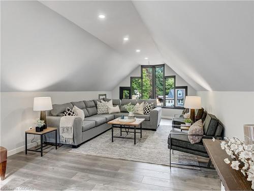 75 Main Street, Paris, ON - Indoor Photo Showing Living Room