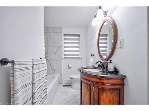 428 Henderson Road, Burlington, ON - Indoor Photo Showing Bathroom