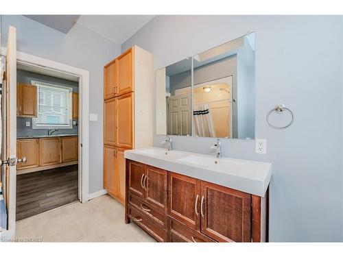 59 Eby Street S, Kitchener, ON - Indoor Photo Showing Bathroom