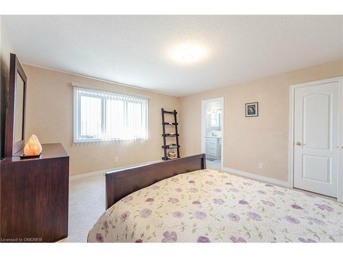 1393 Treeland Street, Burlington, ON - Indoor Photo Showing Bedroom