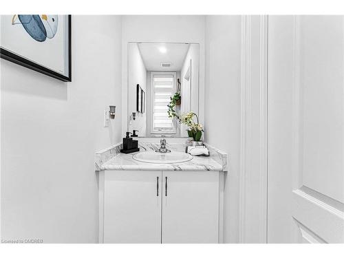 20 Westfield Crescent, Waterdown, ON - Indoor Photo Showing Bathroom