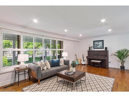 492 Country Club Crescent, Mississauga, ON - Indoor Photo Showing Living Room