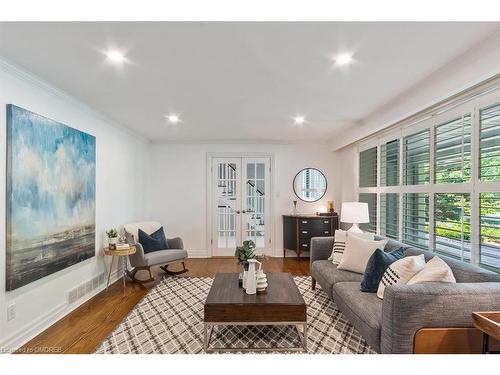 492 Country Club Crescent, Mississauga, ON - Indoor Photo Showing Living Room