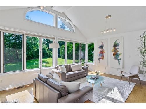 492 Country Club Crescent, Mississauga, ON - Indoor Photo Showing Living Room