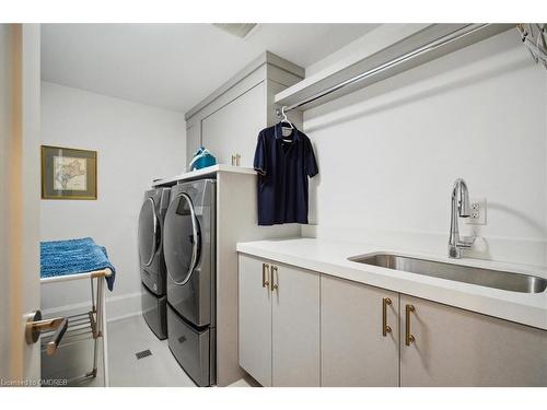 2-336 Robinson Street, Oakville, ON - Indoor Photo Showing Laundry Room