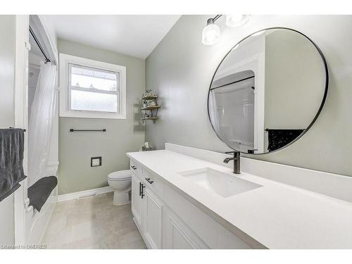 124 Windward Street, St. Catharines, ON - Indoor Photo Showing Bathroom