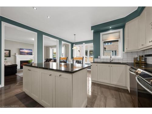 225 Cherryhurst Road, Oakville, ON - Indoor Photo Showing Kitchen With Upgraded Kitchen
