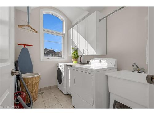 225 Cherryhurst Road, Oakville, ON - Indoor Photo Showing Laundry Room