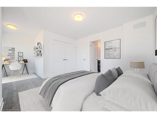1-2273 Turnberry Road, Burlington, ON - Indoor Photo Showing Bedroom