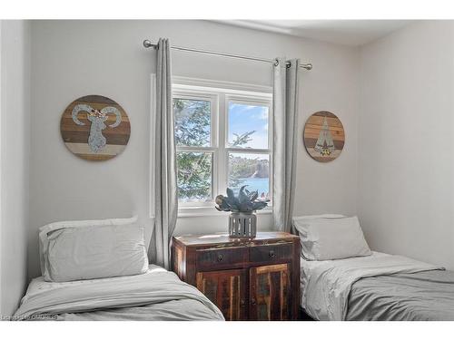 121 North Deer Lake Road, Port Sydney, ON - Indoor Photo Showing Bedroom