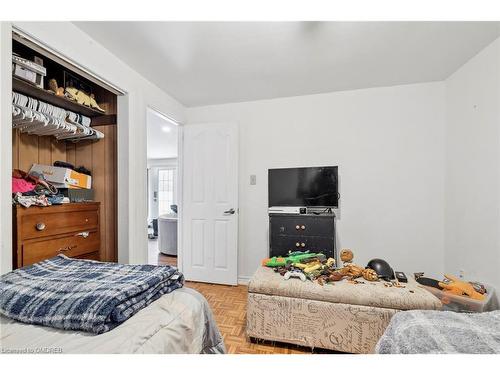 29 Nida Drive, Tiny, ON - Indoor Photo Showing Bedroom