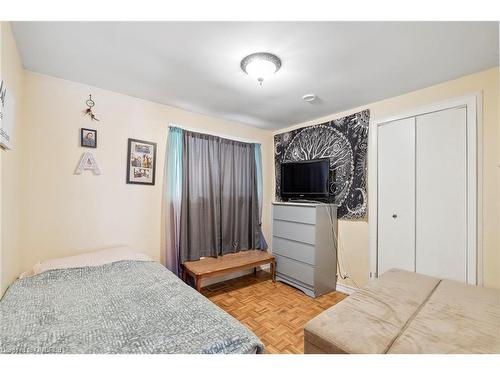 29 Nida Drive, Tiny, ON - Indoor Photo Showing Bedroom