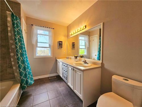 242 Colette Drive, London, ON - Indoor Photo Showing Bathroom