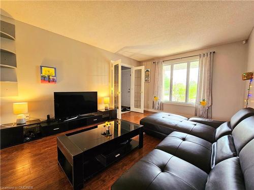 242 Colette Drive, London, ON - Indoor Photo Showing Living Room